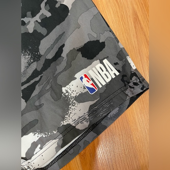 Men’s NBA Athletic Gray  Camo Shorts Size Medium - Picture 2 of 5